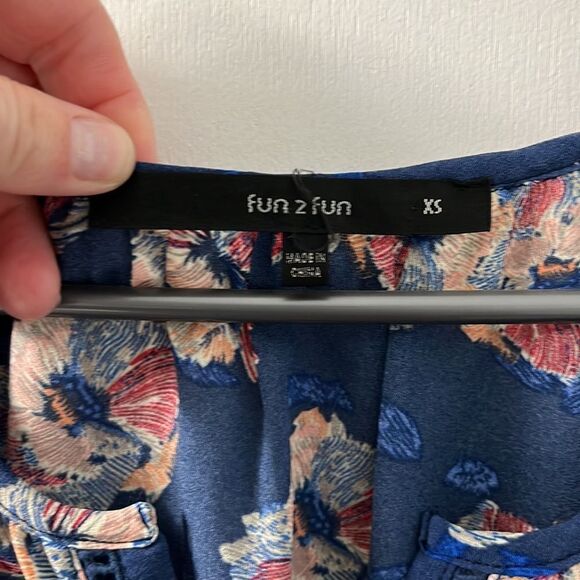 𝅺Fun 2 Fun Aleta Lattice Detail Blouse - Blue Floral - Size Xsmall - Picture 6 of 10